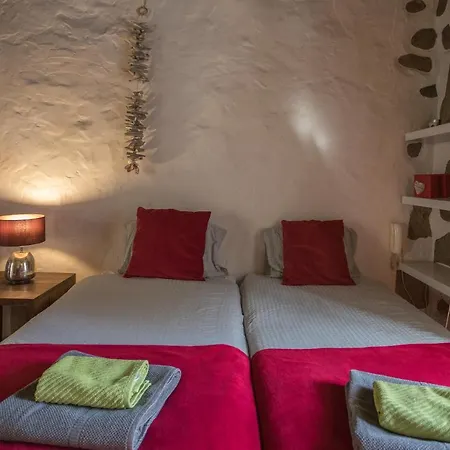 Flatguest La Casona Roja Santa Brigida (Gran Canaria)