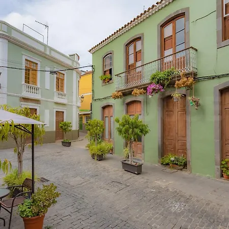 Flatguest La Casona Roja * Santa Brigida (Gran Canaria)