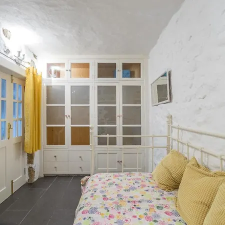 Flatguest La Casona Roja Feriehus Santa Brígida